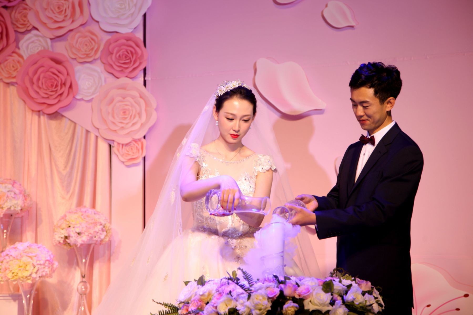 明星婚礼接吻视频_明星婚礼视频_明星婚礼头车